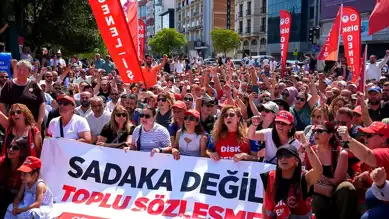 İzmir Büyükşehir'de Toplu İşten Çıkarma