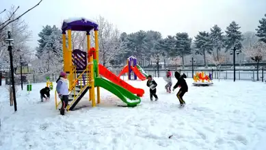 İstanbul'da Okullar Yine Tatil! Kar Yağışı Devam Ediyor