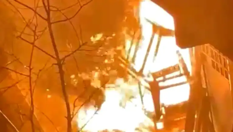 Kağıthane'de Koltuk Döşeme Atölyesi Yandı!